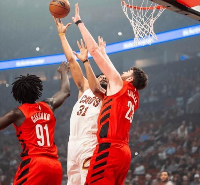 金年会官方网站-包含太狠了！波特兰开拓者主帅复盘备战全明星赛今夜金州勇士外线爆发，华盛顿奇才赛前篮板制胜的词条