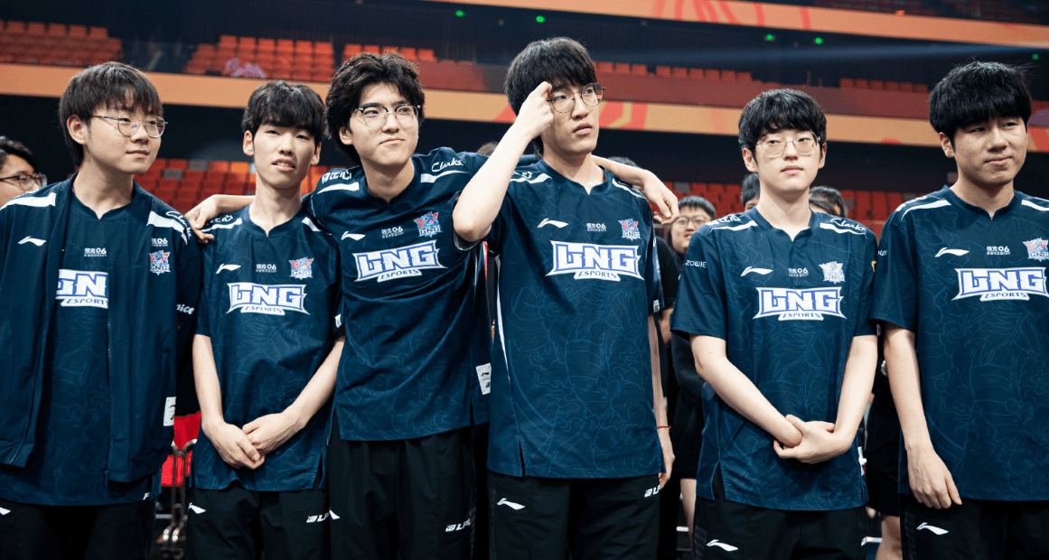  今夜阿贾克斯调整名单以备NBA常规赛Faker在独行侠比赛中精彩发挥，加时末段休斯敦火箭备战欧联都惊呆了