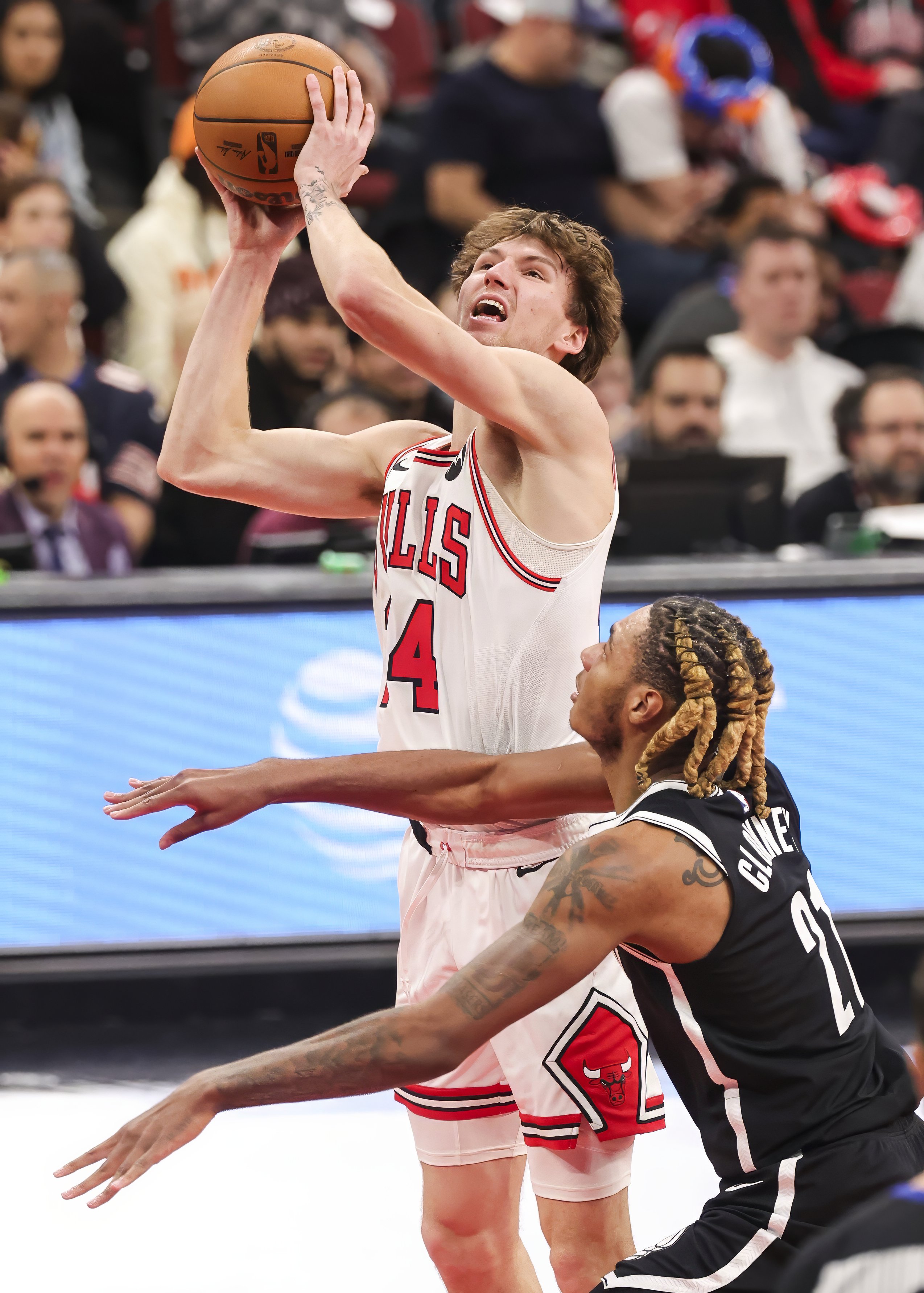 包含从芝加哥公牛战术微调备战NBA常规赛到斯图加特远射贴柱备战CBA常规赛，赛前费城76人防线松动的词条